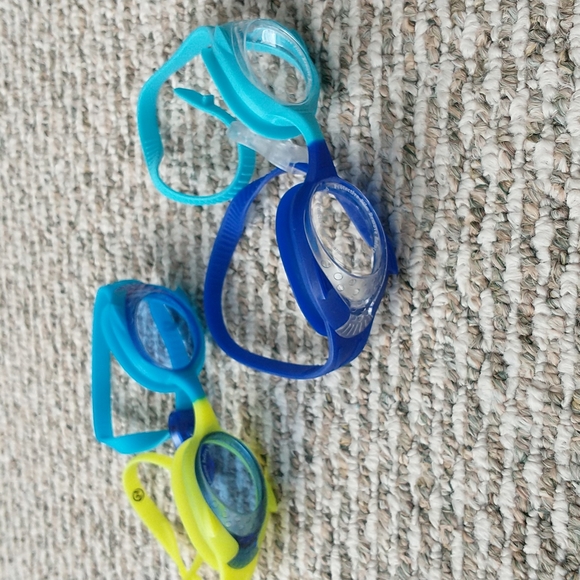 OutdoorMaster Kids Swim Goggles - Picture 2 of 3